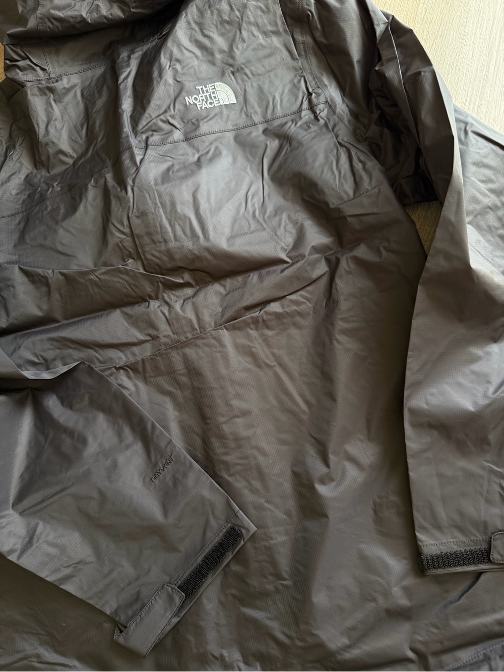 The North Face DryVent Rain Jacket Black, New, Size Large - Picture 11 of 12